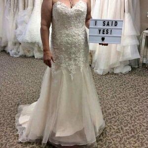 Elegant Lace Wedding Dress